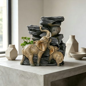 Fuente <span class=keywords><strong>de</strong></span> Agua <span class=keywords><strong>de</strong></span> Mesa para Interiores, Decoración <span class=keywords><strong>de</strong></span> Escritorio para Hogar u Oficina con Familia <span class=keywords><strong>de</strong></span> Elefantes, Rocas y Suculentas Artificiales - Product Image 1