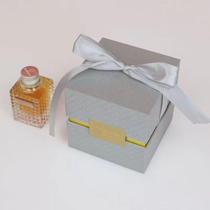Caja de regalo cuadrada con asa de PU, caja de regalo con tapa y base, caja de regalo portátil para dulces, caja de regalo de papel duro, caja de regalo rígida - Product Image 4
