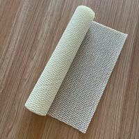 Sous-tapis antidérapant à dos en PVC, sous-couche épaisse en mousse antidérapante pour le camping et l'utilisation en voiture, offre une excellente protection contre les tapis