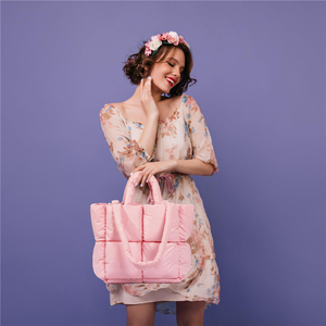 Borsa a tracolla imbottita in cotone imbottito leggero invernale da <span class=keywords><strong>donna</strong></span> OEM personalizzata - Product Image 4