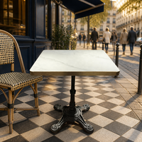 Table de bistrot française de luxe avec plateau en marbre, table basse carrée avec base en fonte pour l'extérieur