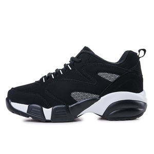 New anti-slip and lightweight walking shoes for wholesale. Breathable and fashionable trendy <b>mesh</b> shoes for both men and women. - Product Image 2