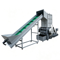 Broyeur de paniers en plastique PE, de bouteilles PET, de tuyaux PVC et de rubans d'irrigation goutte à goutte avec convoyeur d'alimentation automatique pour le recyclage