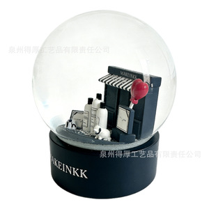 Globo de Nieve de Cristal Makeinkk, Modelo de Salón de Belleza, Regalo Decorativo, Base Redonda Negra, Día de San Valentín, 100% Hecho a Mano - Product Image 4