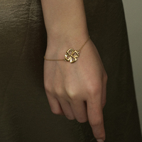 Bracelet fleur trèfle à quatre feuilles creux en or 18 carats Bracelet simple floral Cadeau de demoiselle d'honneur meilleur ami Bracelet porte-bonheur