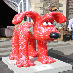 Sculpture d'animal réaliste en résine sur mesure, sculpture artistique de chien mignon peinte, statue en fibre de verre colorée de style dessin animé - Product Image 1