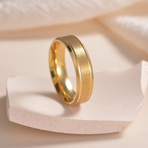 Anel minimalista da moda 6mm 8mm banhado a ouro escovado, joia de aço inoxidável simples para mulheres e homens - Product Image 6
