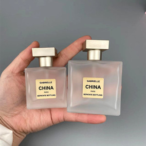 Botella de Perfume de Vidrio de Lujo de 25 ml, Portátil, Recargable, Diseño de Presión, Envase Cosmético Vacío de Alta Capacidad para Uso Diario - Product Image 1