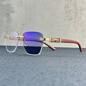 <span class=keywords><strong>Lunettes</strong></span> <span class=keywords><strong>de</strong></span> <span class=keywords><strong>soleil</strong></span> <span class=keywords><strong>photochromiques</strong></span> sans monture pour hommes et femmes avec verres gris-brun et branches dorées effet bois pour la protection solaire - Product Image 1