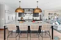 Set Kabinet Dapur Modern Amerika Vermonhouzz Matte Black Shaker dengan Rak Terbuka Kayu dan Backsplash