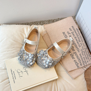 Chaussures de princesse en PU à semelle souple et strass pour bébés et enfants, idéales pour les fêtes d'anniversaire - Vente en gros - Product Image 3