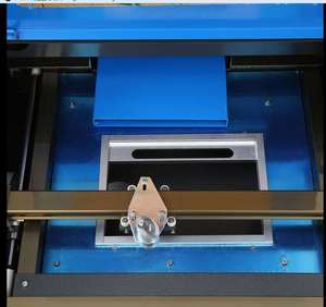 <span class=keywords><strong>Mini</strong></span> machine de gravure en caoutchouc de bureau 3020 machine de découpe laser de gravure laser Co2 pour papier de verre en tissu de cuir en caoutchouc - Product Image 2