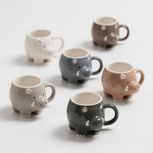 Tapir Taza de cerámica-Taza de café con nariz de tronco pintada a mano de 14oz, Regalo Seguro para microondas Rainforest - Product Image 1
