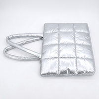 Fabricant de sacs à main personnalisés Sacs à main légers pour femmes Sac à bandoulière matelassé Sac fourre-tout matelassé pour femmes