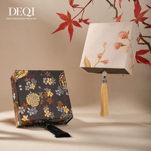 Boîte à bijoux de luxe personnalisée avec logo, en carton rigide, à tiroir coulissant, avec pompon, en tissu brocart de soie, emballage cadeau pour bracelet - Product Image 3