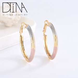 Boucles d'oreilles à clip DTINA, style classique et magnifique, exagérées, à trois tons, à large cercle, sont attrayantes - Product Image 1