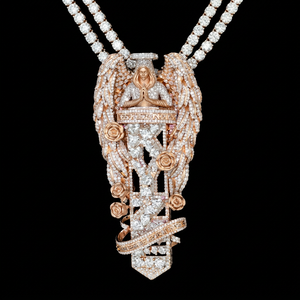Pendentif Charme Ailes d'Ange en Or Rose Sertie de Diamants pour Femme, Bijou de Luxe Entièrement Sertie de Pierres de Laboratoire Taille Ronde Brillante - Product Image 1