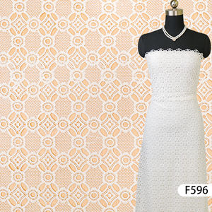 ผ้าลูกไม้กิปัวร์โพลีเอสเตอร์สีขาวแบบกำหนดเอง ผ้าปักลายละลายน้ำได้ สำหรับตกแต่งเสื้อผ้าสำหรับชุดเดรส - Product Image 2