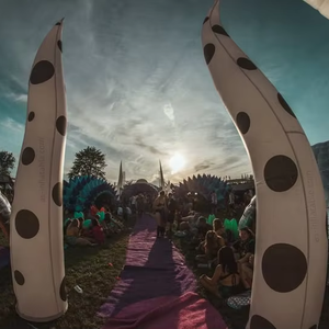 Columna Inflable con Diseño de Lunares, Columna Decorativa Inflable Gigante, Columna Inflable para Eventos - Product Image 1