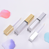 Tubo de Brillo Labial Cuadrado de 7 ml con Luz LED de Espejo, Logotipo Personalizado, Caja Personalizada, Tapa Dorada/Plateada con Rosca, Impresión Digital/Serigrafía