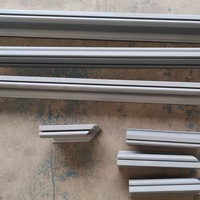 Scie circulaire universelle verticale automatique avec commande PLC et moteur pour le traitement des profilés en aluminium et du bois