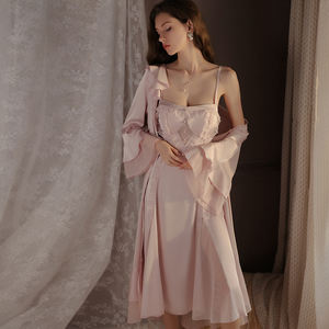 OEM Elegante Camisón Largo de Seda con Parches Transparentes y Halter Seductor, de Alta Calidad, con Almohadillas en el Pecho, y Bata de Satén - Product Image 4