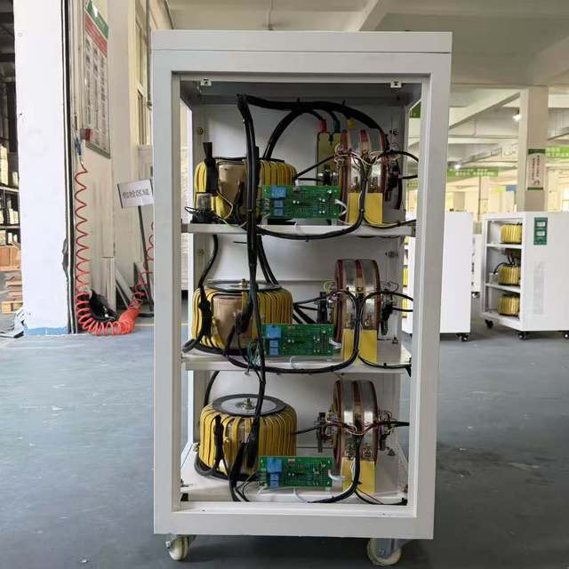 Hot-Selling 3 Phase AC Automatic Voltage Regulator SVC Stabilizer Copper 10-50KVA Data Center Industrial Equipment Power Supply