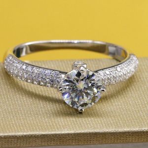 Anillo de Plata de Ley 925 con Moissanita HQ GEMS, Color D, Claridad VVS1, Piedra Principal Tipo Diamante, Un Quilate, para Mujer - Product Image 1