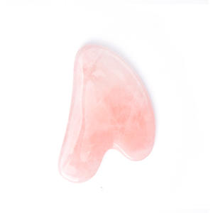 Outil de <span class=keywords><strong>massage</strong></span> Gua Sha en quartz rose naturel de haute qualité, bien conçu, en forme de cœur, pour le corps, le visage et le cou - Product Image 3