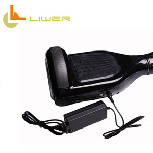 60V de litio <span class=keywords><strong>cargador</strong></span> de batería li- ion 67,2 v 5a <span class=keywords><strong>para</strong></span> una carretilla de rueda de auto equilibrio scooter monopatín - Product Image 4