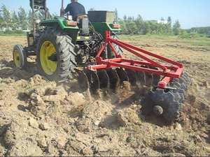 Heavy Duty 26-Disc Offset Grada Plegado hidráulico para 80hp Tractor Gran labranza de tierras de cultivo y eficiente - Product Image 5