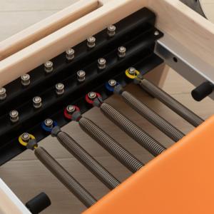 Jereathy Reformer en bois de différentes couleurs, Pilates Reformer pour la maison, tendance industrielle 2026, Reformer professionnel à piste complète - Product Image 2