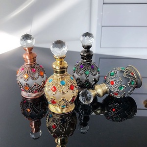 Bouteille de Parfum en Verre de Luxe 15ml, Style Dubai Arabe, Antique Papillon <span class=keywords><strong>Vintage</strong></span> pour Huile Essentielle, Vente en Gros - Product Image 2