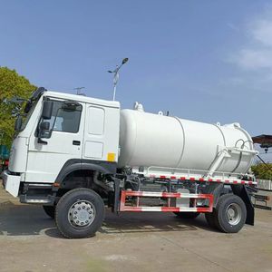 Howo 4x4 4WD Howo Camión de vacío Camiones cisterna de succión de aguas residuales Diesel Combustible Inundación <span class=keywords><strong>Alcantarillado</strong></span> Tanque de chorro Dubai Venta - Product Image 4