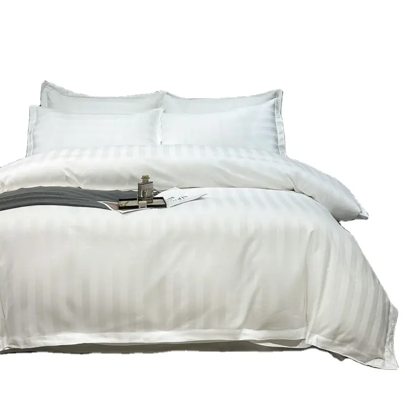 कम्फ़र्टर होटल आपूर्ति लक्ज़री डुवेट कवर सेट बिस्तर 3 सेमी धारी सफेद रंग की चादर सेट बिस्तर सेट