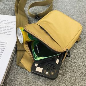 Elegante Bolso Bandolera para Hombre que Combina la Tradición Japonesa con un Diseño Moderno y de Marca, Disponible al por Mayor - Product Image 2