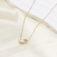 Collier tendance en acier inoxydable plaqué or 14 carats avec pendentif en forme de cœur et perle d'eau douce, hypoallergénique, cadeau pour femme, vente en gros