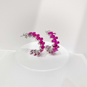 Pendientes de plata 925 al por mayor, de lujo, con cristales talla baguette, geométricos, de oro de 14k, con circonita cúbica, para fiesta, estilo occidental, para mujer. - Product Image 3