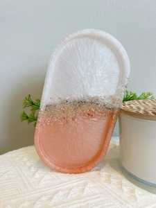 Bandeja de Resina con Elegante Diseño Artesanal, Acabado Duradero y Superficie Lisa, Perfecta para Servir Aperitivos y Bebidas - Product Image 5