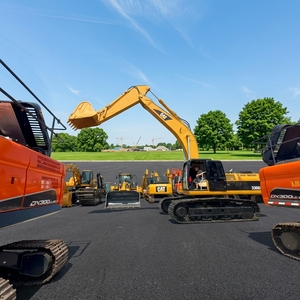 รถขุดตีนตะขาบมือสองของสหรัฐอเมริกา ยี่ห้อแคทเทอร์พิลลาร์ รุ่น CAT 320D2 330D รถขุดไฮดรอลิกแคทเทอร์พิลลาร์ 320d 315d 312d คุณภาพดี - Product Image 1
