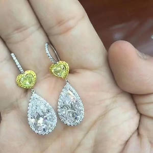 Orecchini Pendenti a Cuore Romantici da Donna, Placcati Oro 18K, con Cristalli Taglio a Pera e Strass Incastonati, Gioielli alla Moda per Feste - Product Image 4