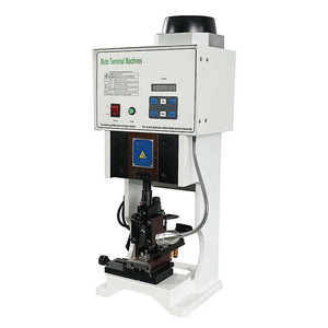 Machine de sertissage de bornes semi-automatique silencieuse avec moule OTP pour faisceaux de câbles - Product Image 5