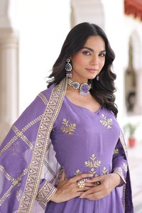 Conjunto de Vestido Listo para Usar de Primera Calidad con Pantalón y Dupatta para Fiestas y Eventos, Disponible para la Venta desde India - Product Image 3