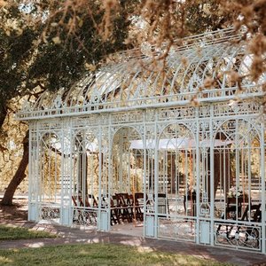 شرفة زفاف رومانسية من الحديد المطاوع مع سقف كريستالي ، مثالية لحفلات واستقبال الحديقة - Product Image 6