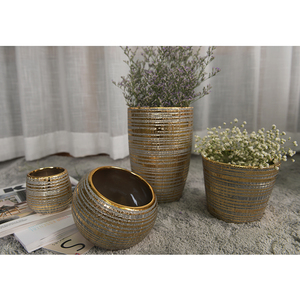 Grand pot à fleurs d'intérieur en céramique dorée en forme de bol pour animaux - Product Image 1