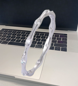 Anillo Clásico de Plata de Ley 925 con Baño de Oro de 14K y Circonitas, Diseño Minimalista de Bambú, Joyería Fina para Mujer, UM Jewelry - Product Image 2