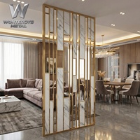Cloison de séparation moderne en acier inoxydable 304 et acrylique cristal pour la conception d'intérieurs d'hôtels, restaurants et bureaux