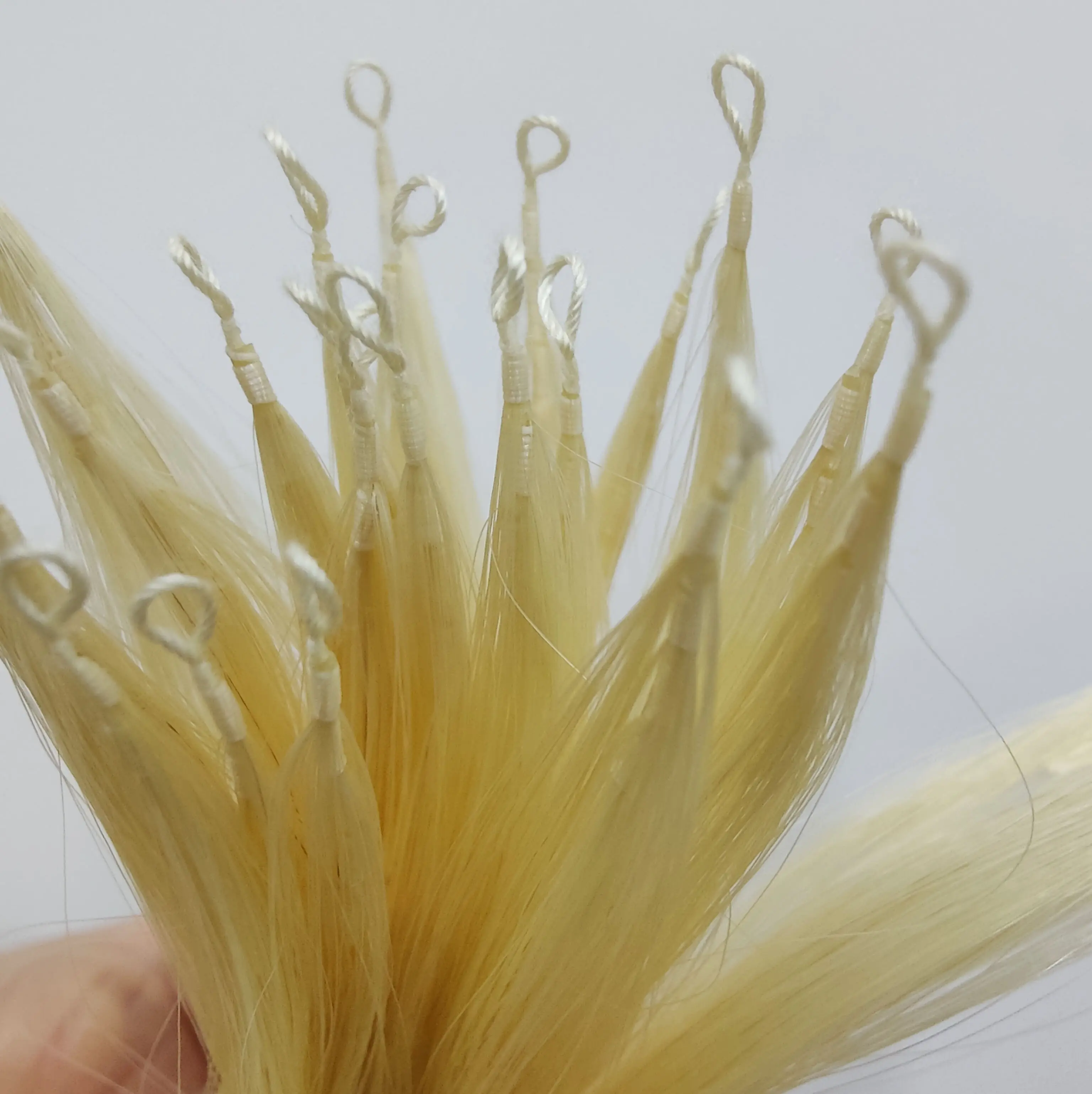 प्राकृतिक वर्जिन रेमी बाल अदृश्य 613 सुनहरे हाथ से हुकिंग पंख वाले बाल एक्सटेंशन 100% मानव बाल