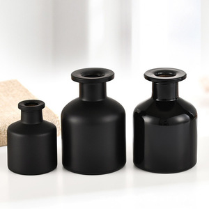 Frasco Difusor de Vidro Preto Vazio Minimalista de 50ml 250ml com Tampa de Cortiça e Opção de Gravação em Caixa de Papelão para Difusor de Óleo - Product Image 1