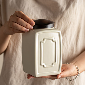 Boîte à thé en céramique Ding Ware, carrée, hermétique, résistante à l'humidité, pour le stockage du thé - Product Image 1